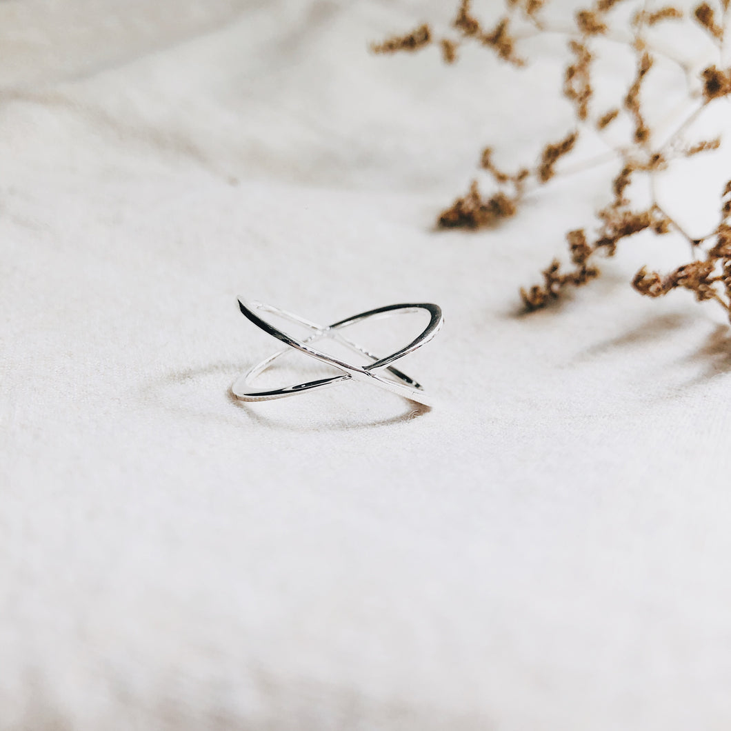 Minimalist Cross Ring