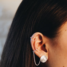 Load image into Gallery viewer, Crisscross Ear cuff