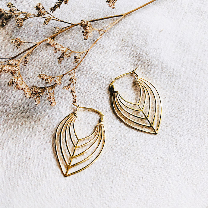 Linear line Leaf Hoop