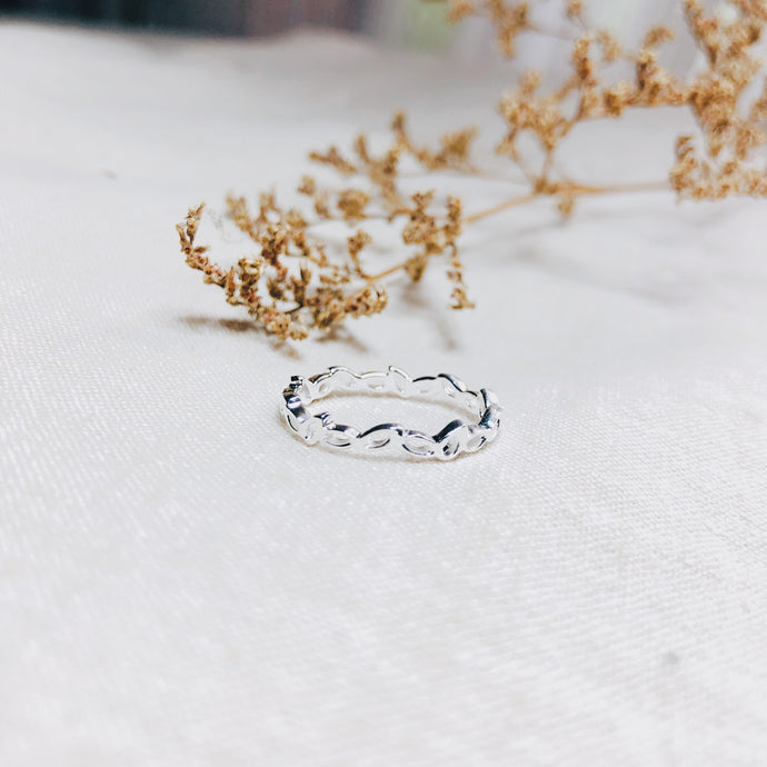 Chained Leaves Ring