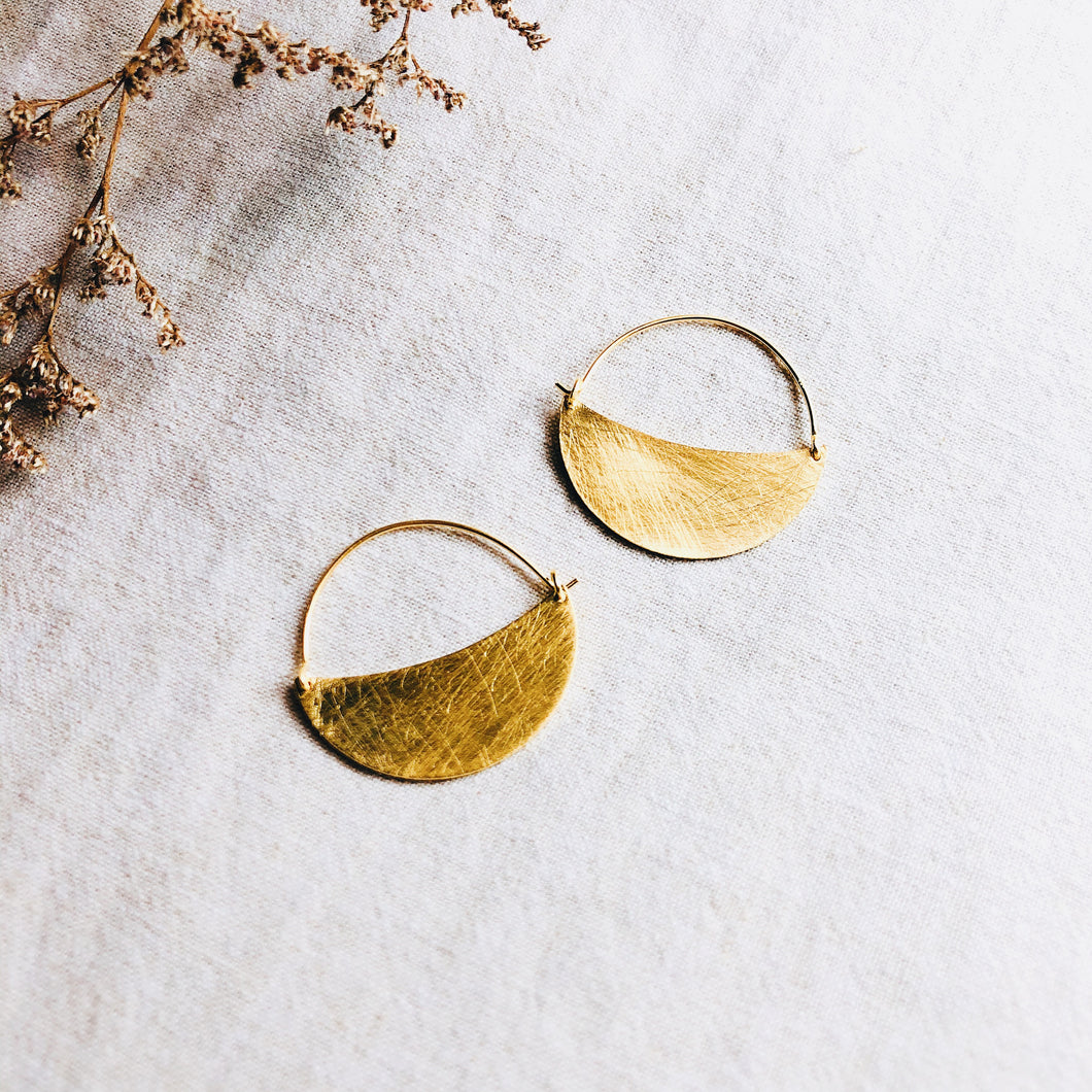 Textured Semi-hoop in Gold