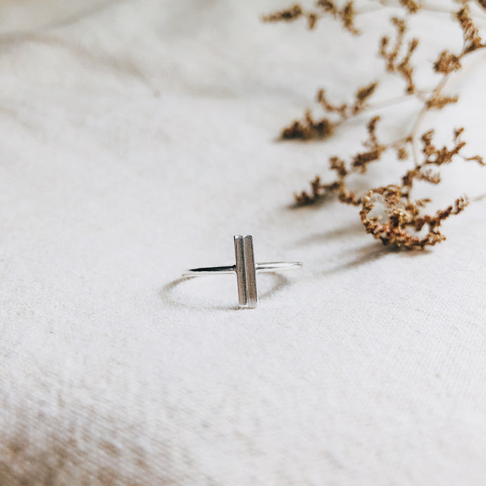 Minimalist Double Bar Vertical Ring