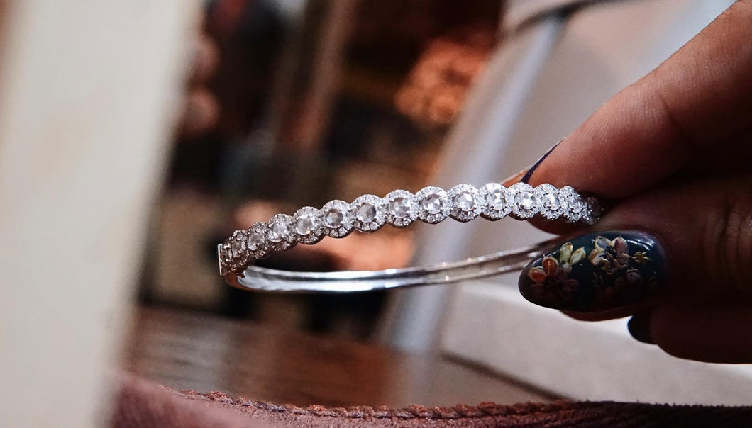 Diamond studded bangle in 18k white gold