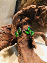 Load image into Gallery viewer, Diopside Leaf Motive Earring