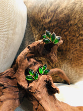 Load image into Gallery viewer, Diopside Leaf Motive Earring