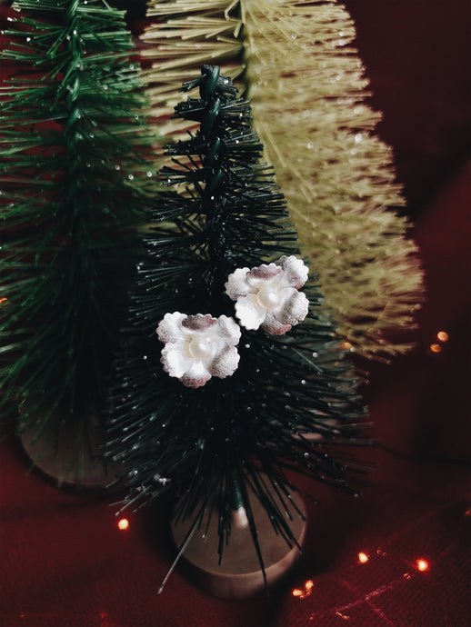 Six Petaled Flower Stud with Pearl