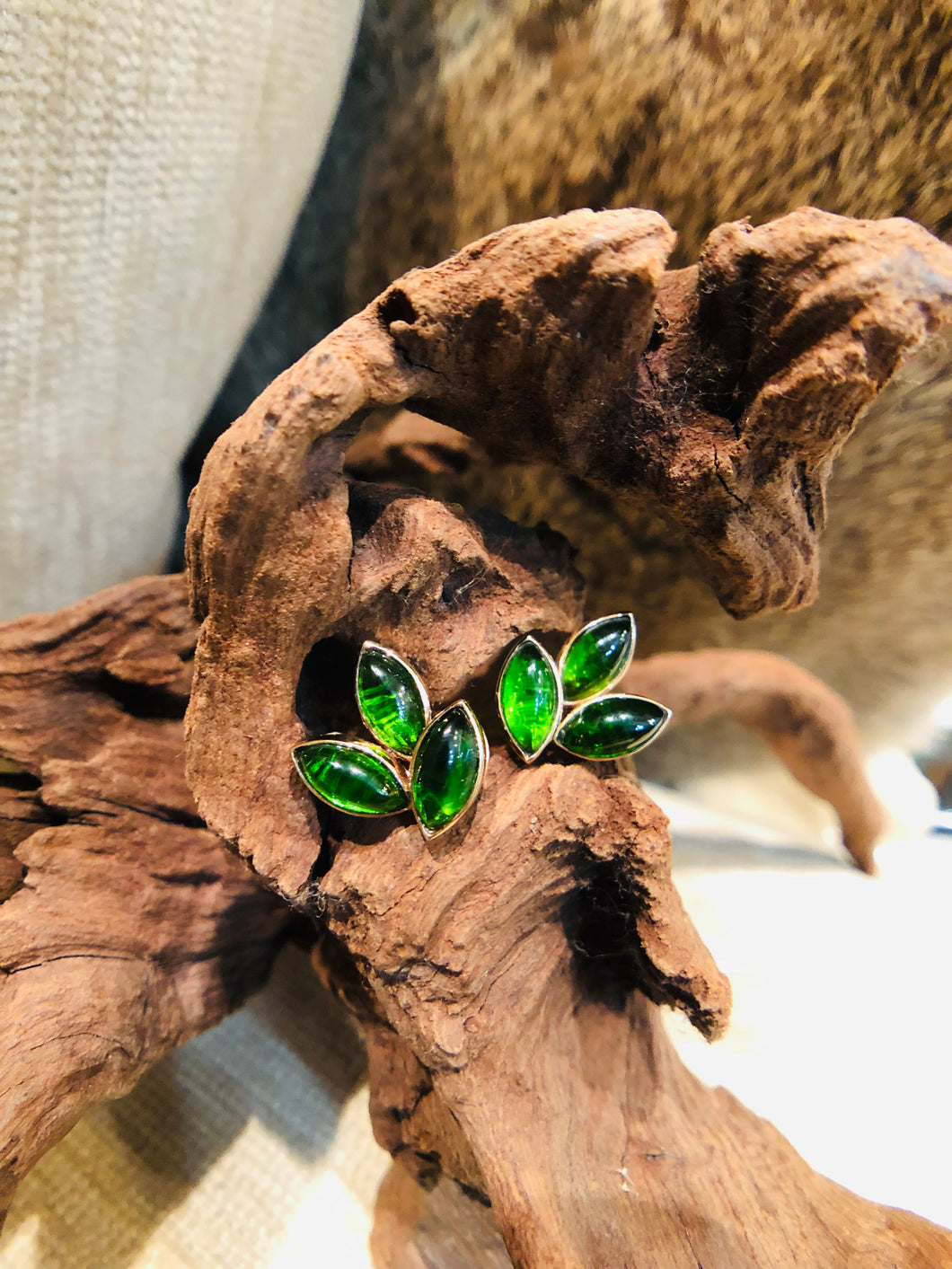 Diopside Leaf Motive Earring