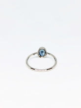 Load image into Gallery viewer, 1.04 ctw Oval Natural Blue Sapphire Ring in White Gold