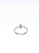 Load image into Gallery viewer, Oval Natural Lilac Sapphire Ring in White Gold