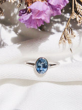 Load image into Gallery viewer, 1.04 ctw Oval Natural Blue Sapphire Ring in White Gold