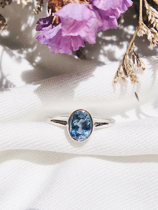 1.04 ctw Oval Natural Blue Sapphire Ring in White Gold